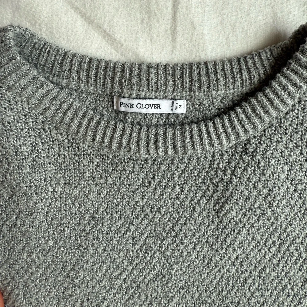Gray Crew Neck Sweater | pink clover | medium
